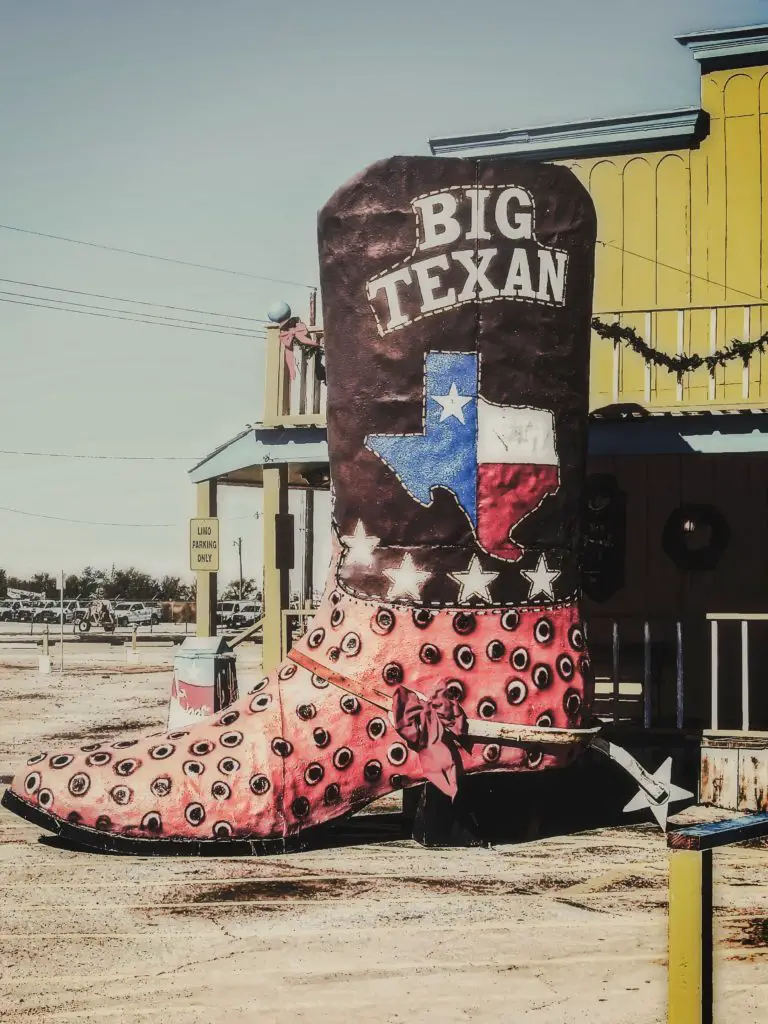 BIG TEXAS WRITTEN ON BUILDING SIZED TEXAS COWBOY BOOTS